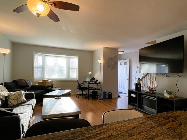 Foto del edificio - 55 Edge Hill Ct