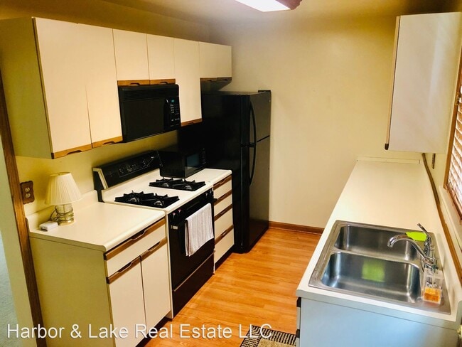 Building Photo - 3 br, 1 bath House - 813 Main St