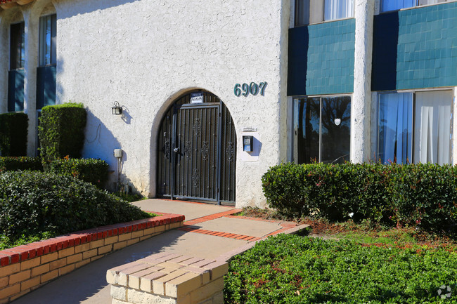 Foto del edificio - 6907 Whitsett Ave