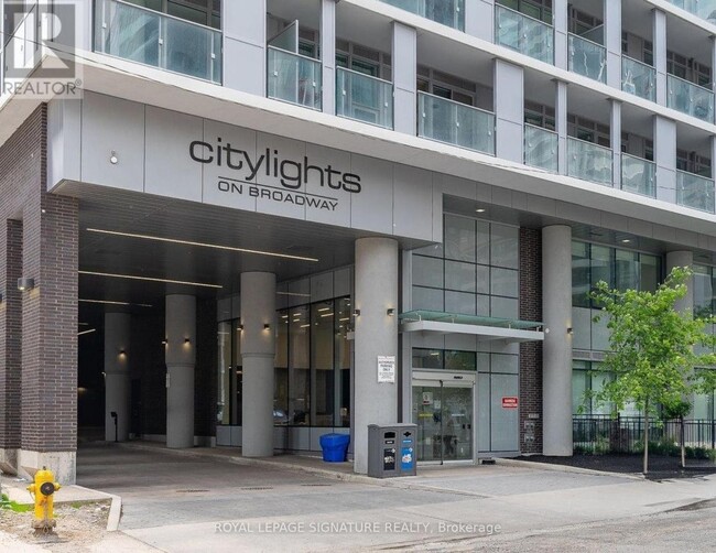 Photo du bâtiment - 99-1299 Broadway Ave