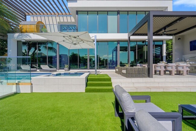 Foto del edificio - 3260 NE 165th St