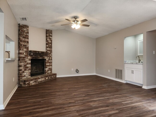Building Photo - **Available June 1st ** Newly Remodeled 2 ...