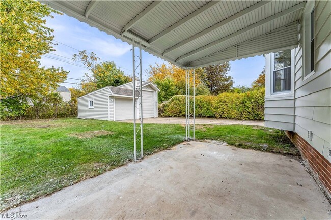 Building Photo - 21341 Fuller Ave