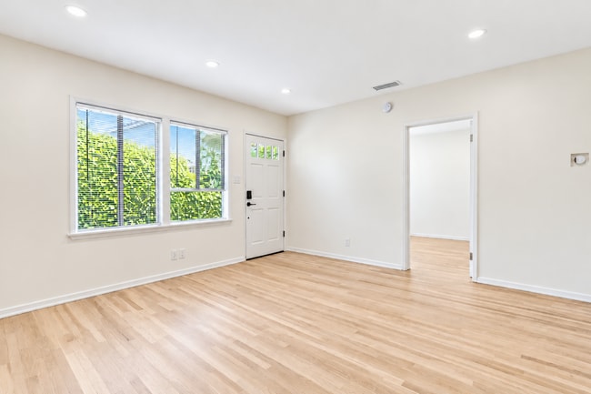 Natural Light - 4244 Tujunga Ave (Los Angeles, CA) Apartments