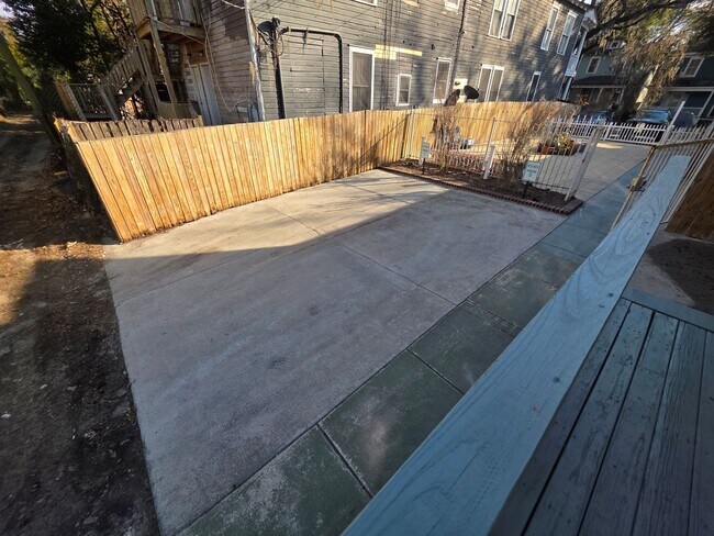 Foto del edificio - 1102 E 33rd St