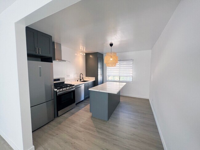 Interior Photo - 521-523 E. Live Oak Avenue