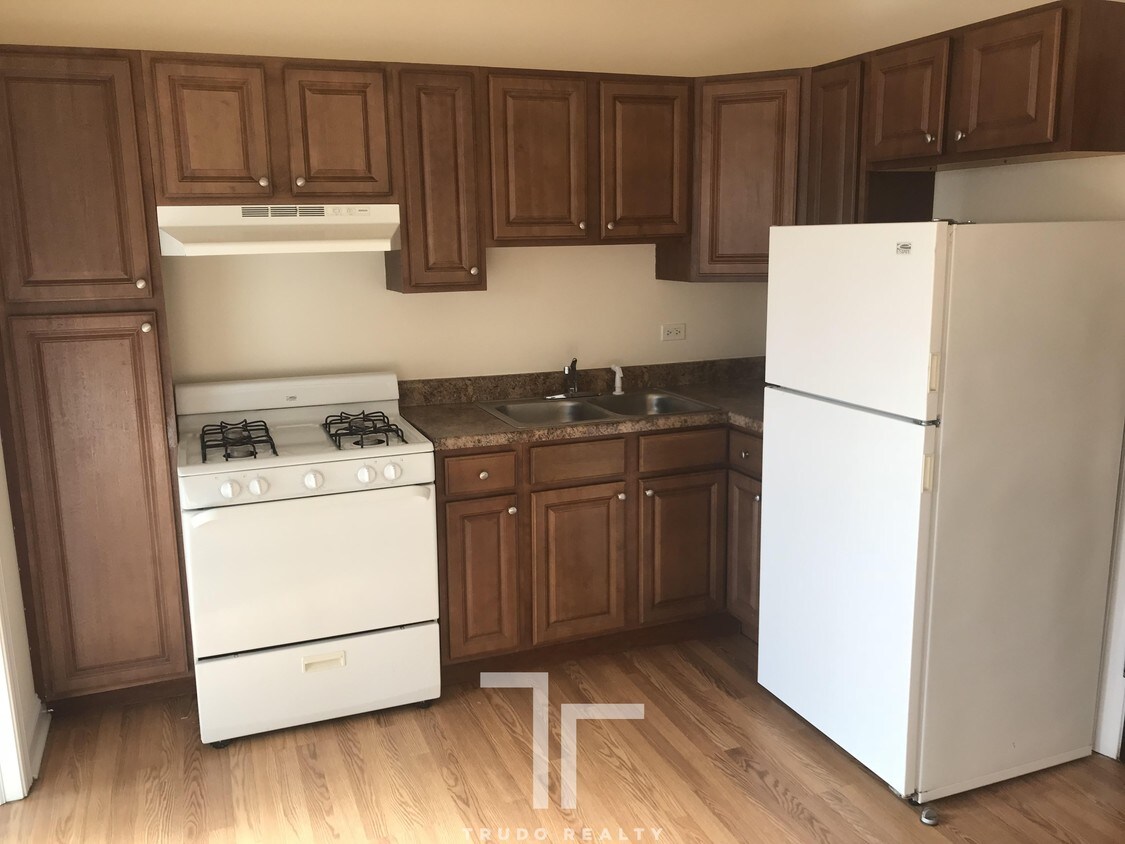 Primary Photo - 2600 N Kimball Ave