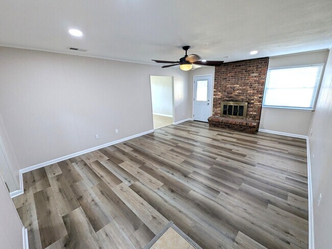 Building Photo - 35 Solar St