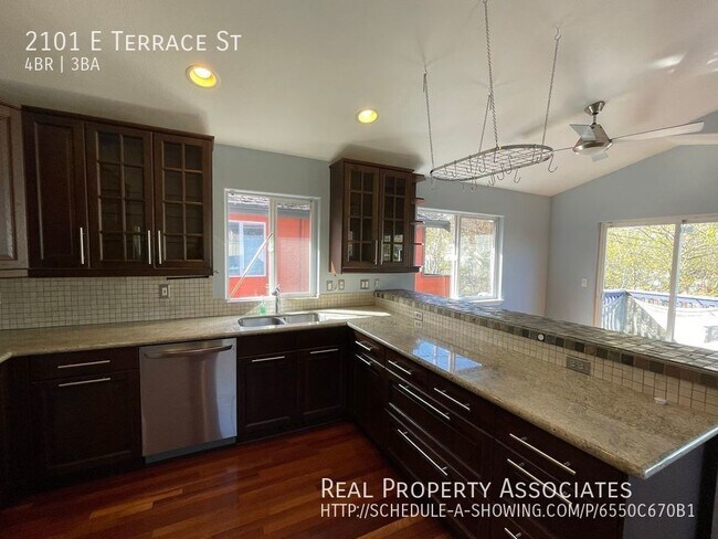 Building Photo - Central Area Home Available