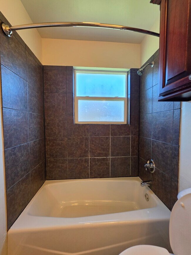 Foto del edificio - 3 bed, 2 bath home in Shawnee!