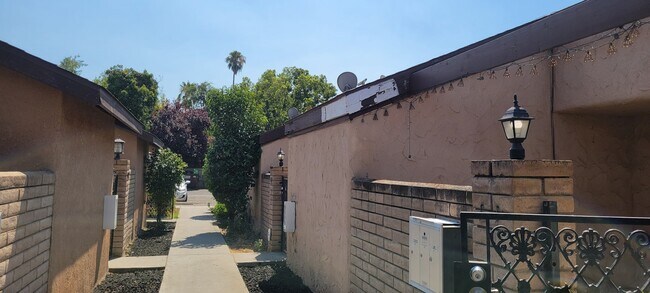 Building Photo - 3430 N Marks Ave