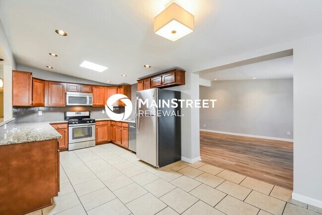 Building Photo - 3 Bedroom Pet-Friendly Home in TUCSON, AZ with Main Street Renewal