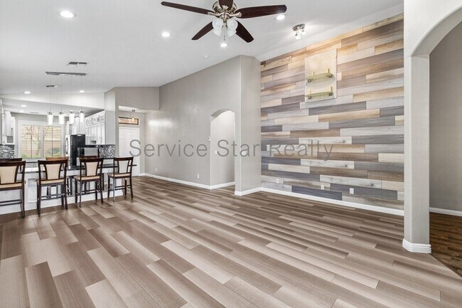 Foto del edificio - 9012 W Fullam St