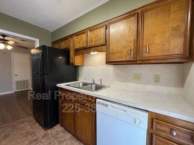 Foto del edificio - 8051 Jefferson Park Dr