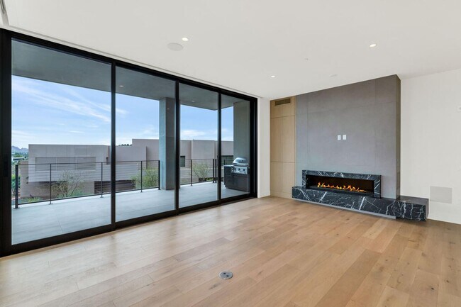 Building Photo - 6302 E Camelback Rd