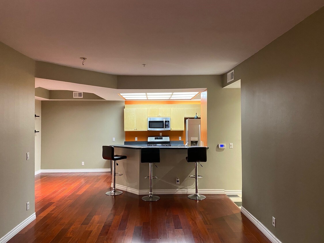 view of dining area - 3561 Clarington Ave