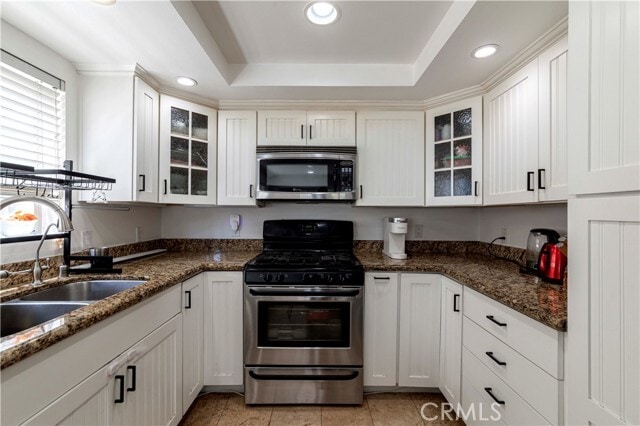 Building Photo - 401 W 220th St