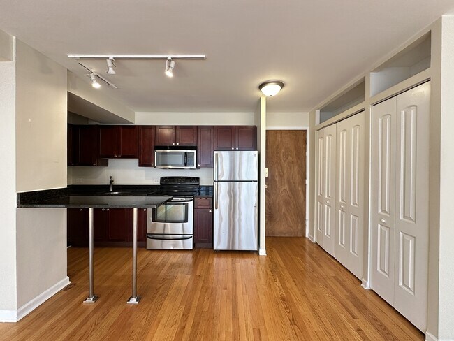 Foto del edificio - 4180 N Marine Dr