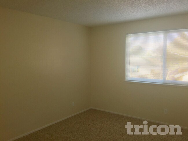 Building Photo - 2572 Wabash Cir