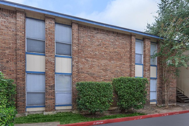 Building Photo - SOCO 121