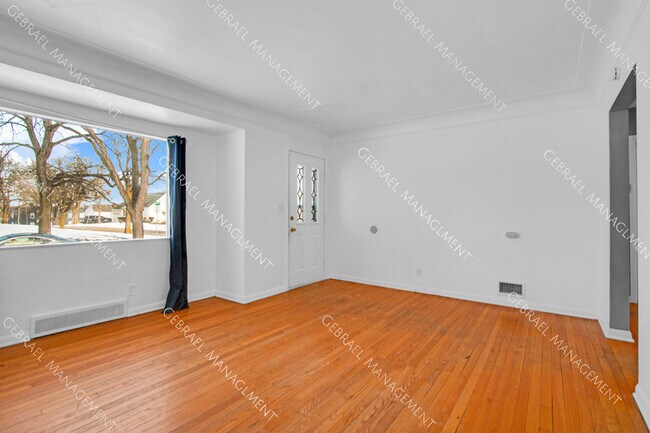 Foto del edificio - 3305 Sherwood Dr