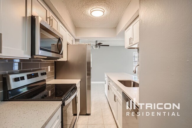 Foto del edificio - 3415 W Bay Ave
