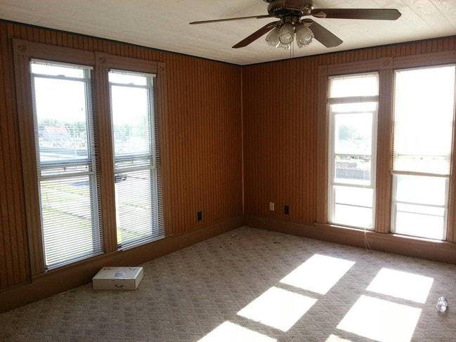 Building Photo - 800 S Noland Rd
