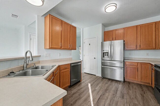 Foto del edificio - End Unit 3 Bedroom 2 Bath Townhome in Commerce City!