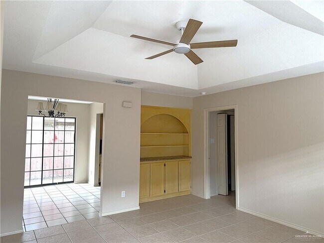 Building Photo - 716 Mynah Ave