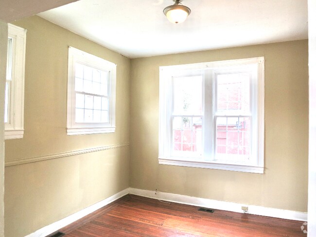 Building Photo - 216 W Madison St