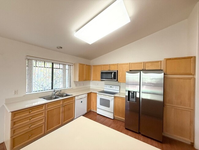 Foto del edificio - MOVE IN READY! One- Story, Single Family Home in Royal Kunia