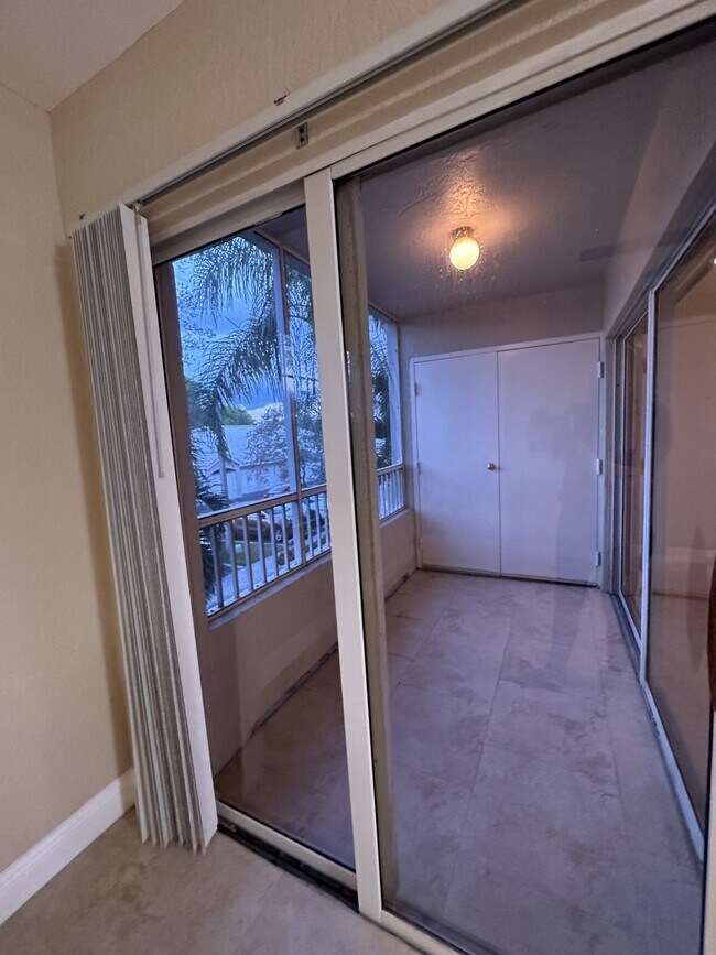 Foto del edificio - 2820 N Oakland Forest Dr