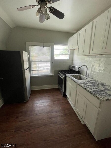 Building Photo - 218 3rd St