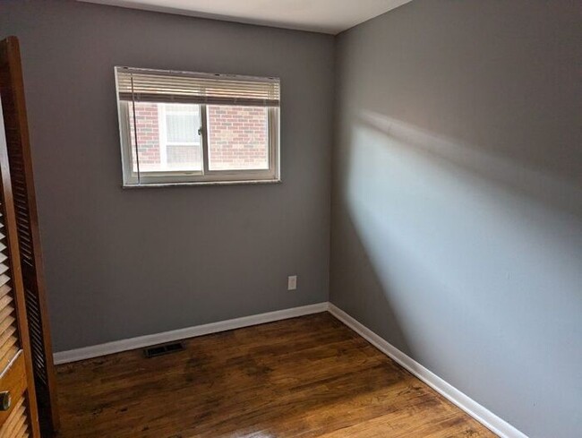 Building Photo - Beautifully Remodeled Three Bedroom Home w...