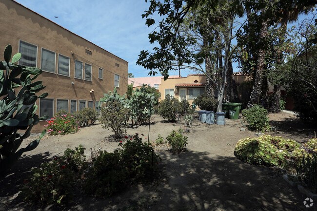 Building Photo - 253 S Carondelet St
