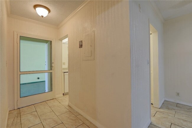 Building Photo - 1100 Ponce De Leon Cir