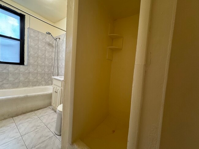 Building Photo - 377 Montgomery St