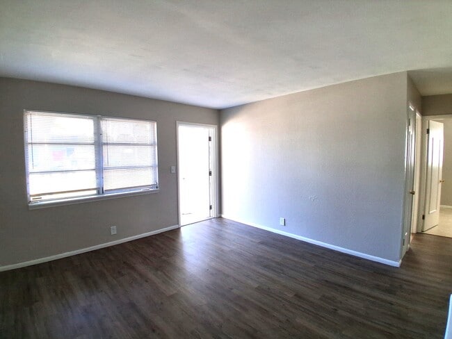 Building Photo - 4104 Desoto Ave