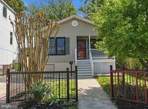 Building Photo - 3803 Allison St