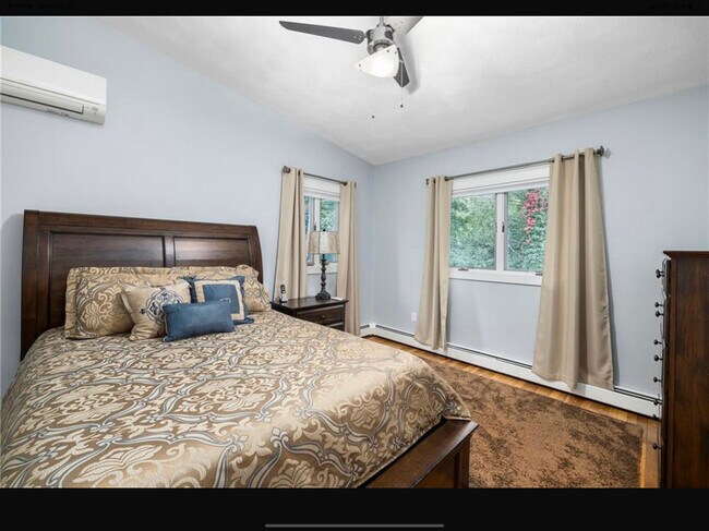 Master Bedroom - 340 Boston Neck Rd