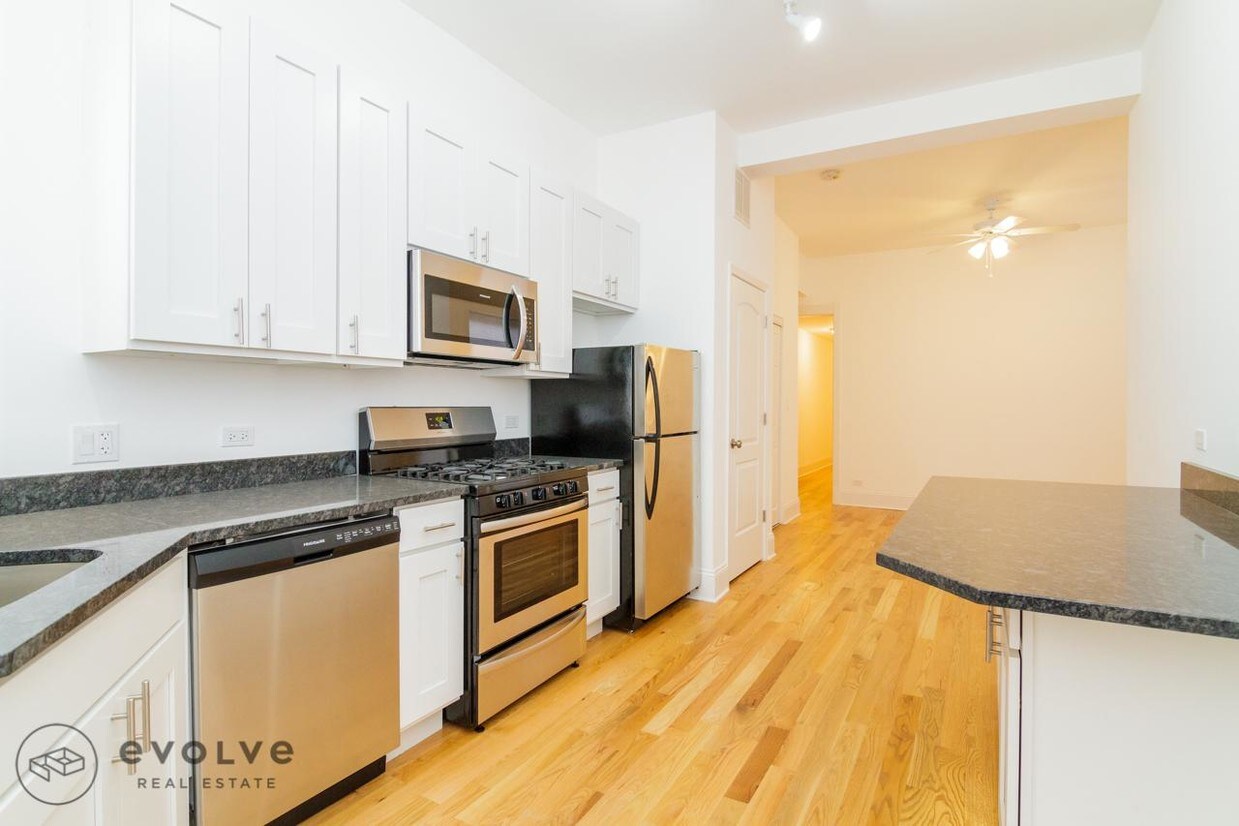 Primary Photo - 1155 W Webster Ave