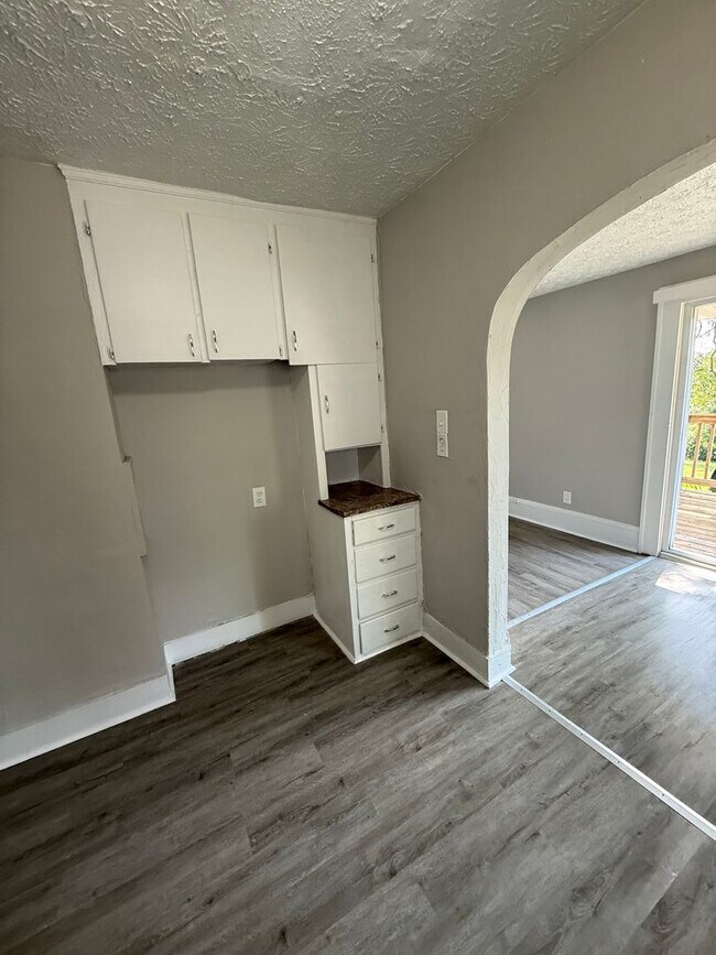Foto del edificio - Coming Soon! Section 8 Accepted! Newly Ren...