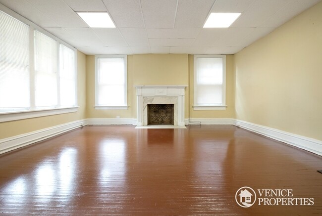 Building Photo - 184 E 15th Ave