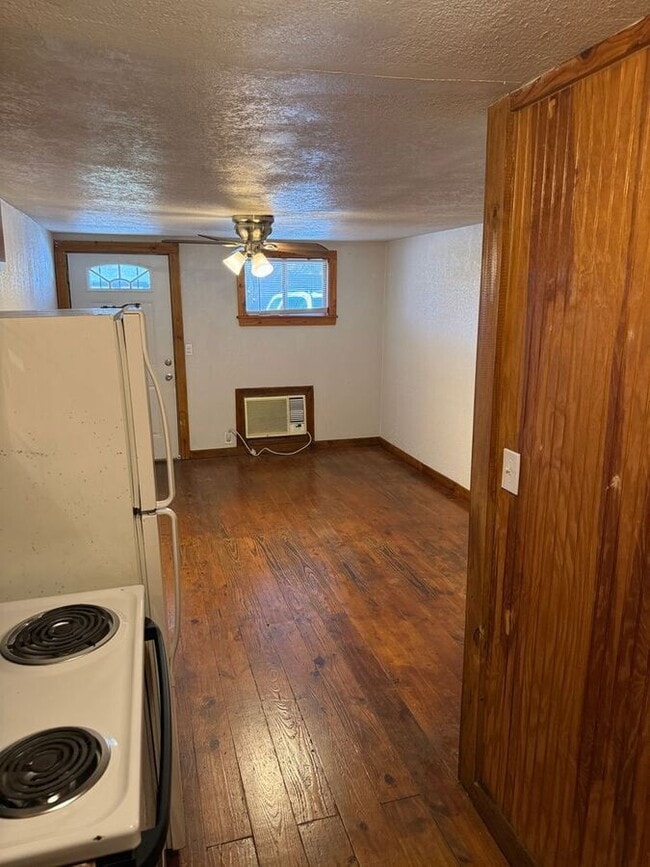 Building Photo - 1705 Chris Craft Dr