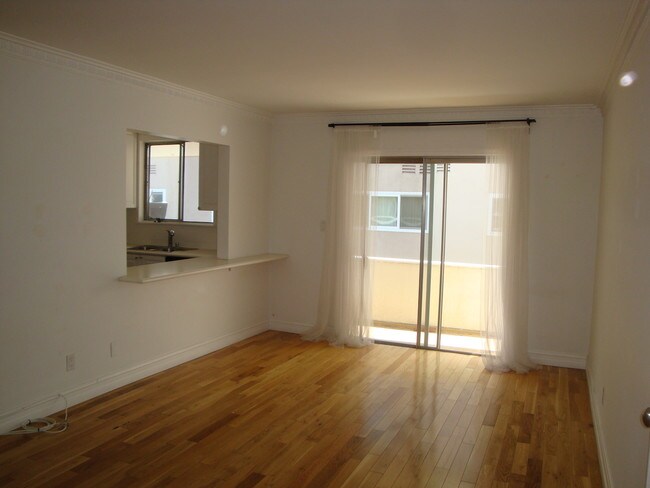 Foto del edificio - 1538 N Hayworth Ave
