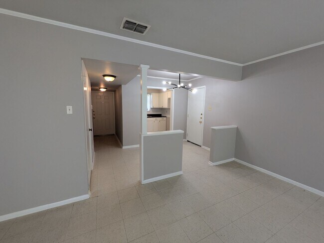 Foto del edificio - 501/503 Southtrail Dr