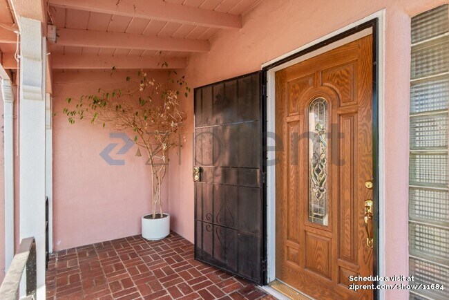Foto del edificio - 2546 Truman Ave