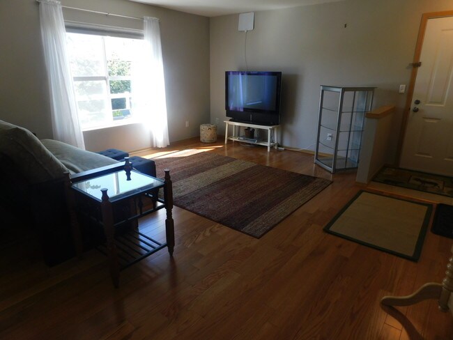 Foto del edificio - 1652 25th Pl NE