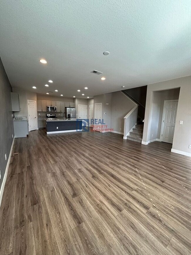 Building Photo - 16015 E Bolling Dr