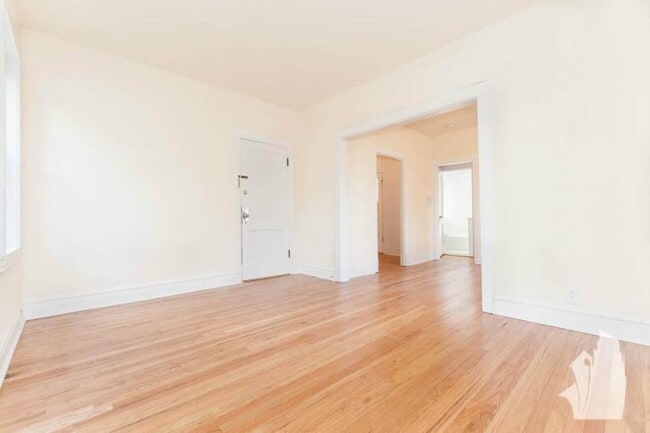 Building Photo - 1 bedroom in Chicago IL 60618